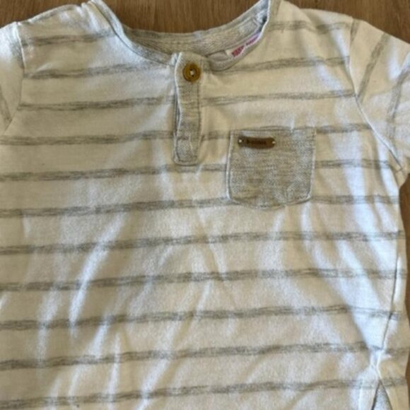 Zara- White and Grey Short Sleeved Shirt - Picture 2 of 4